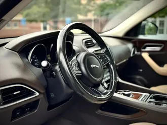 2017 Jaguar F-PACE photo 5