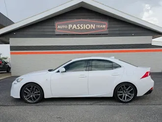 2015 Lexus IS photo 2