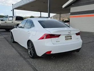2015 Lexus IS photo 3