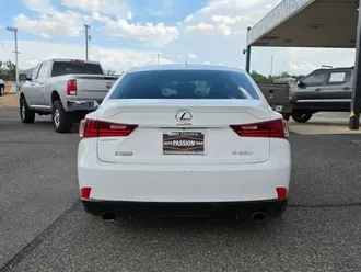 2015 Lexus IS photo 4