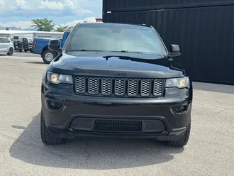 2020 Jeep Grand Cherokee photo 2
