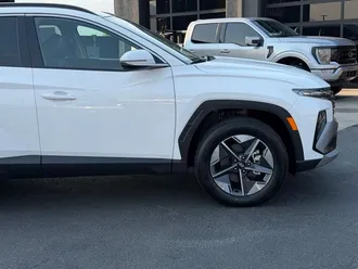 2025 Hyundai Tucson photo 3
