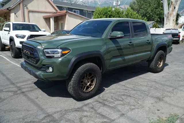 2022 Toyota Tacoma Double Cab TRD Off-Road Pickup 4D 5 ft
