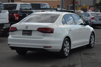 2017 Volkswagen Jetta photo 4