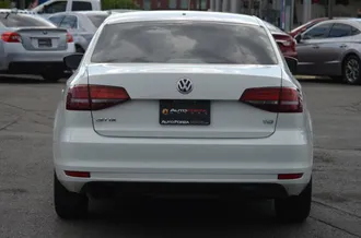 2017 Volkswagen Jetta photo 5