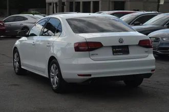 2017 Volkswagen Jetta photo 6