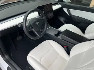 2022 Tesla Model Y Long Range photo 2