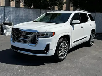 2023 GMC Acadia Denali photo 3
