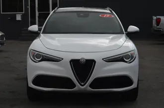 2019 Alfa Romeo Stelvio photo 2