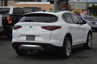 2019 Alfa Romeo Stelvio photo 4