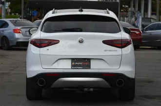 2019 Alfa Romeo Stelvio photo 5