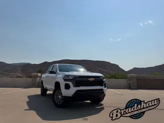 2024 Chevrolet Colorado photo 2