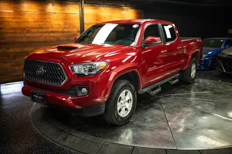 2019 TOYOTA TACOMA photo 2