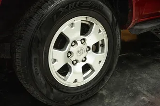 2019 TOYOTA TACOMA photo 3
