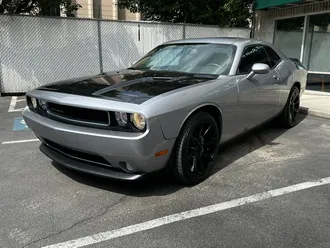 2013 Dodge Challenger SXT Plus photo 3