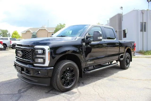 2025 FORD F-350 SUPER DUTY LARIAT