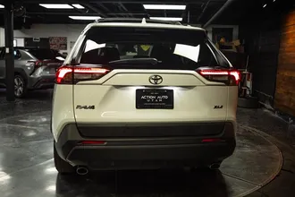 2019 TOYOTA RAV4 photo 6
