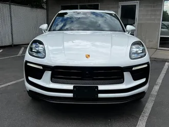 2025 Porsche Macan photo 2