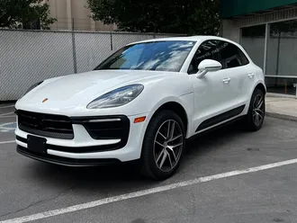 2025 Porsche Macan photo 3
