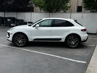 2025 Porsche Macan photo 4