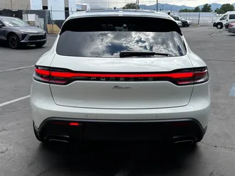 2025 Porsche Macan photo 6