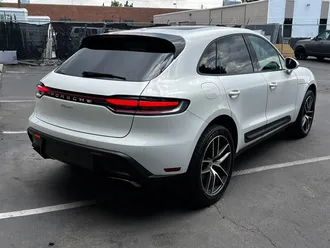 2025 Porsche Macan photo 7