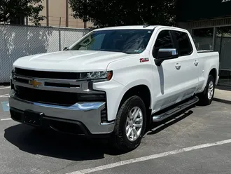 2020 Chevrolet Silverado 1500 LT photo 3