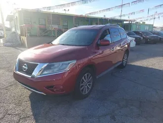 2016 Nissan Pathfinder photo 2