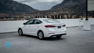 2017 Hyundai Elantra photo 3