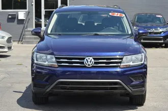 2021 Volkswagen Tiguan photo 2
