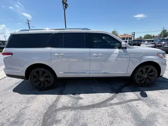 2022 Lincoln Navigator L photo 6