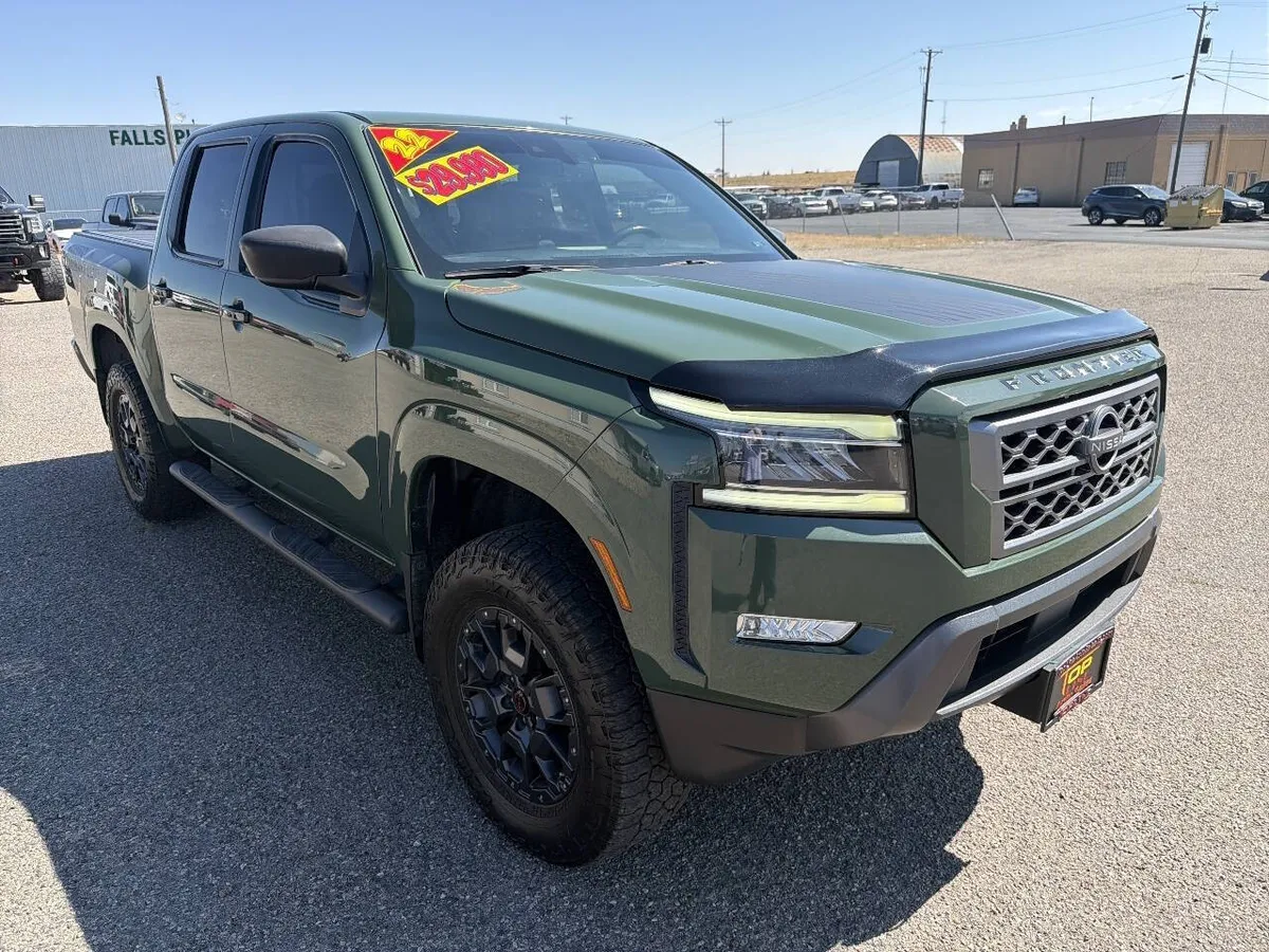 2022 Nissan Frontier SV 4x4 4dr Crew Cab 5 ft. SB
