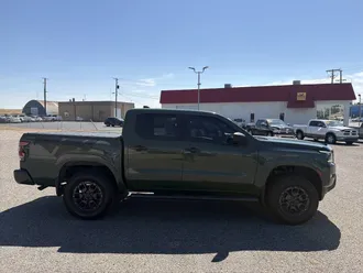 2022 Nissan Frontier photo 2