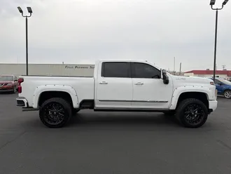 2024 Chevrolet Silverado 2500HD photo 2