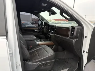 2024 Chevrolet Silverado 2500HD photo 3