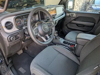 2025 Jeep Wrangler Sahara photo 2