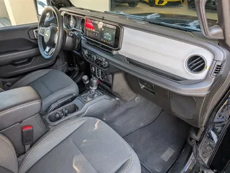 2025 Jeep Wrangler Sahara photo 4
