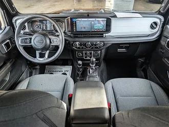 2025 Jeep Wrangler Sahara photo 3