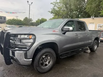 2020 Chevrolet Silverado 1500 Crew Cab photo 2
