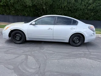 2010 Nissan Altima photo 2