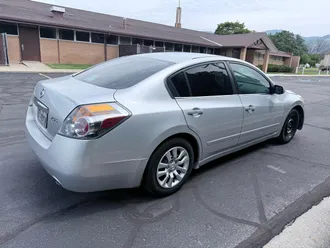 2010 Nissan Altima photo 4