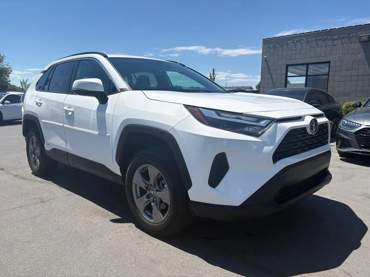 2024 Toyota RAV4 Hybrid LE AWD (Natl)