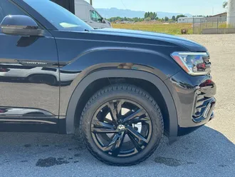2025 Volkswagen Atlas Cross Sport photo 3