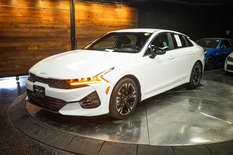 2022 KIA K5 photo 2