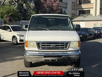 2005 Ford E-350 SD XLT photo 2