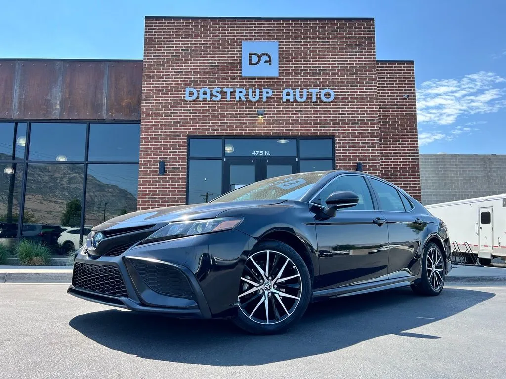 2023 Toyota Camry SE Hybrid
