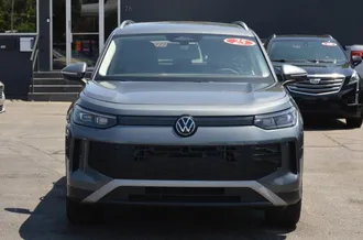 2025 Volkswagen Tiguan photo 2