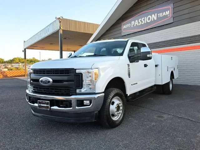 2019 Ford F350 Super Duty Super Cab & Chassis XL Cab & Chassis 4D