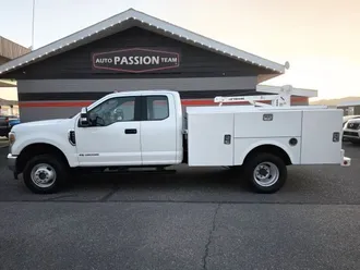 2019 Ford F350 Super Duty Super Cab & Chassis photo 2