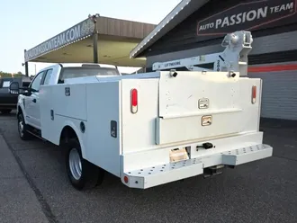 2019 Ford F350 Super Duty Super Cab & Chassis photo 3